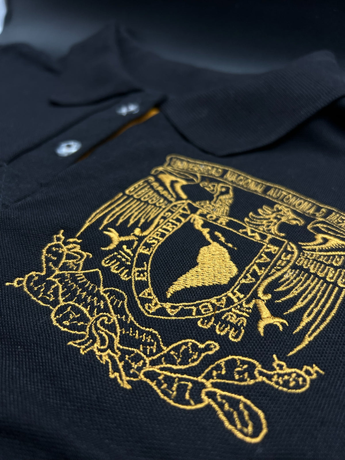 UNAM Polo NEGRA playera