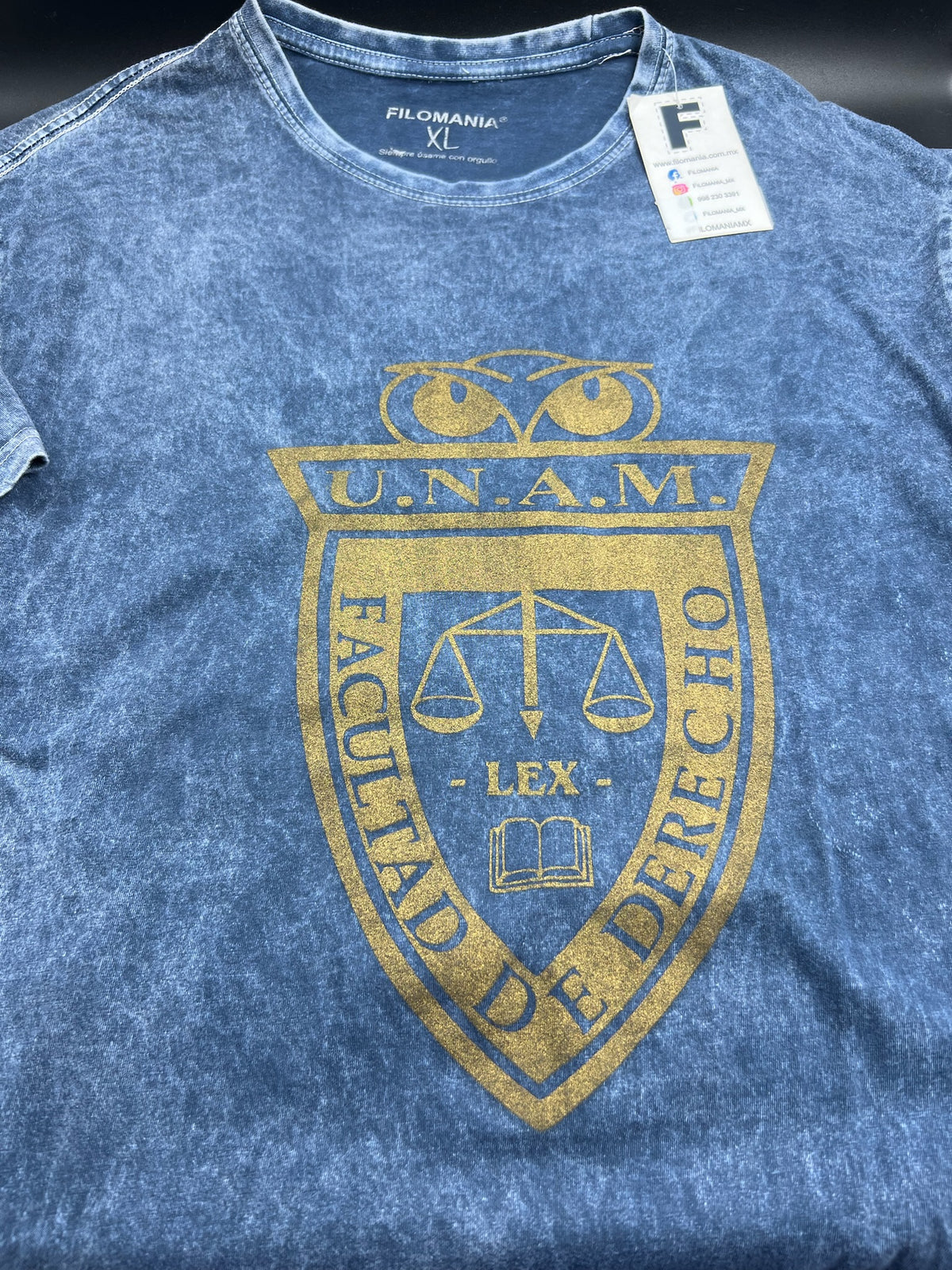 DERECHO BÚHO UNAM playera, hombre acid wash